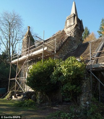 Current owner Mike Gibson repaired the thatched roof in 2006